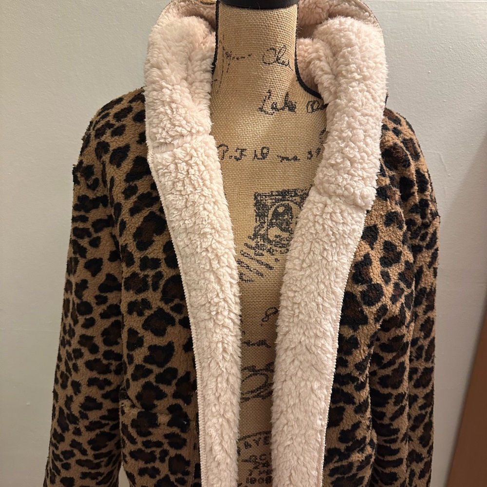 NWT REVERSEABLE!!  Fuzzy Leopard Jacket
